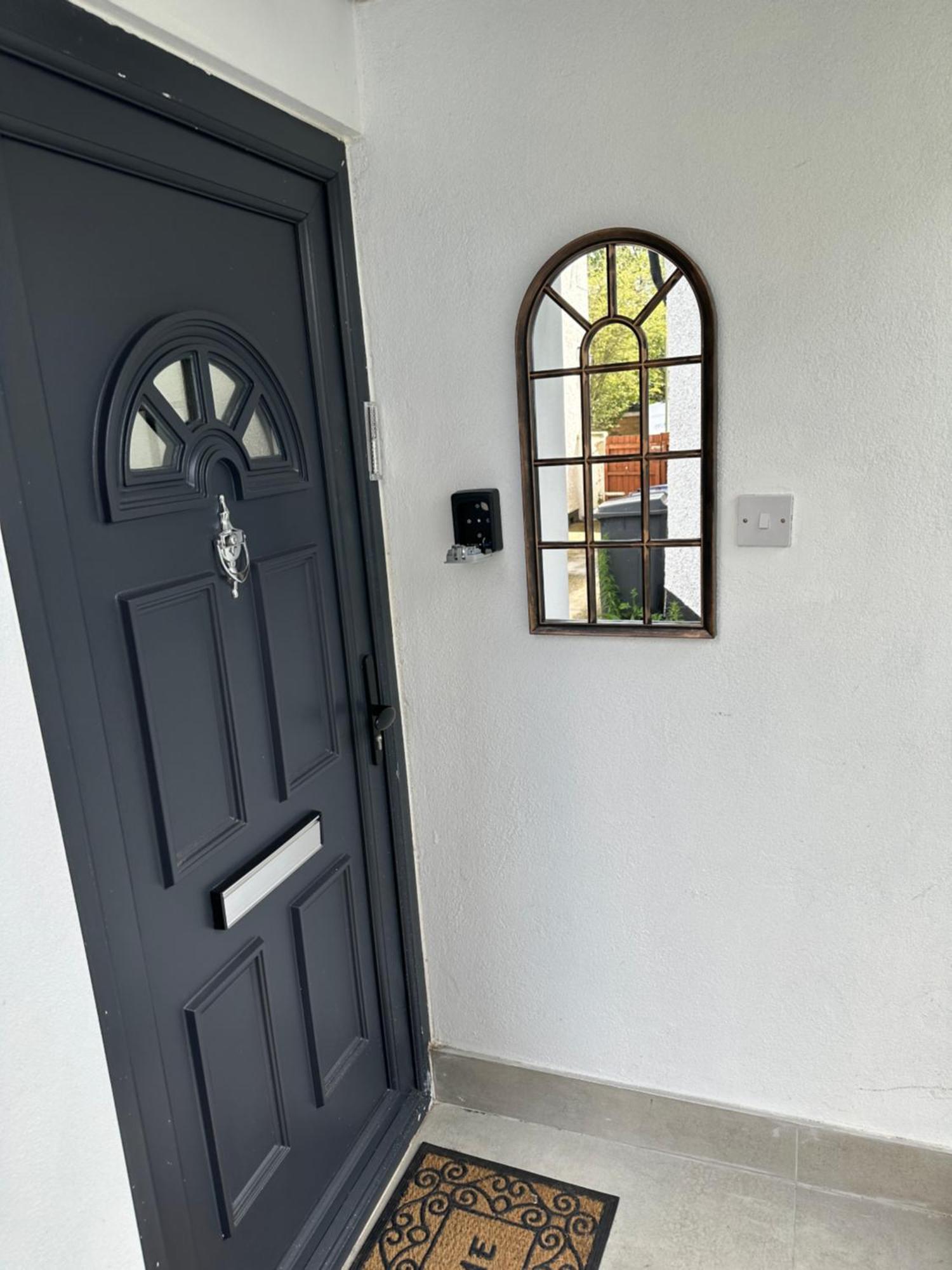 Bespoke Gallery Guesthouse 헨던 외부 사진