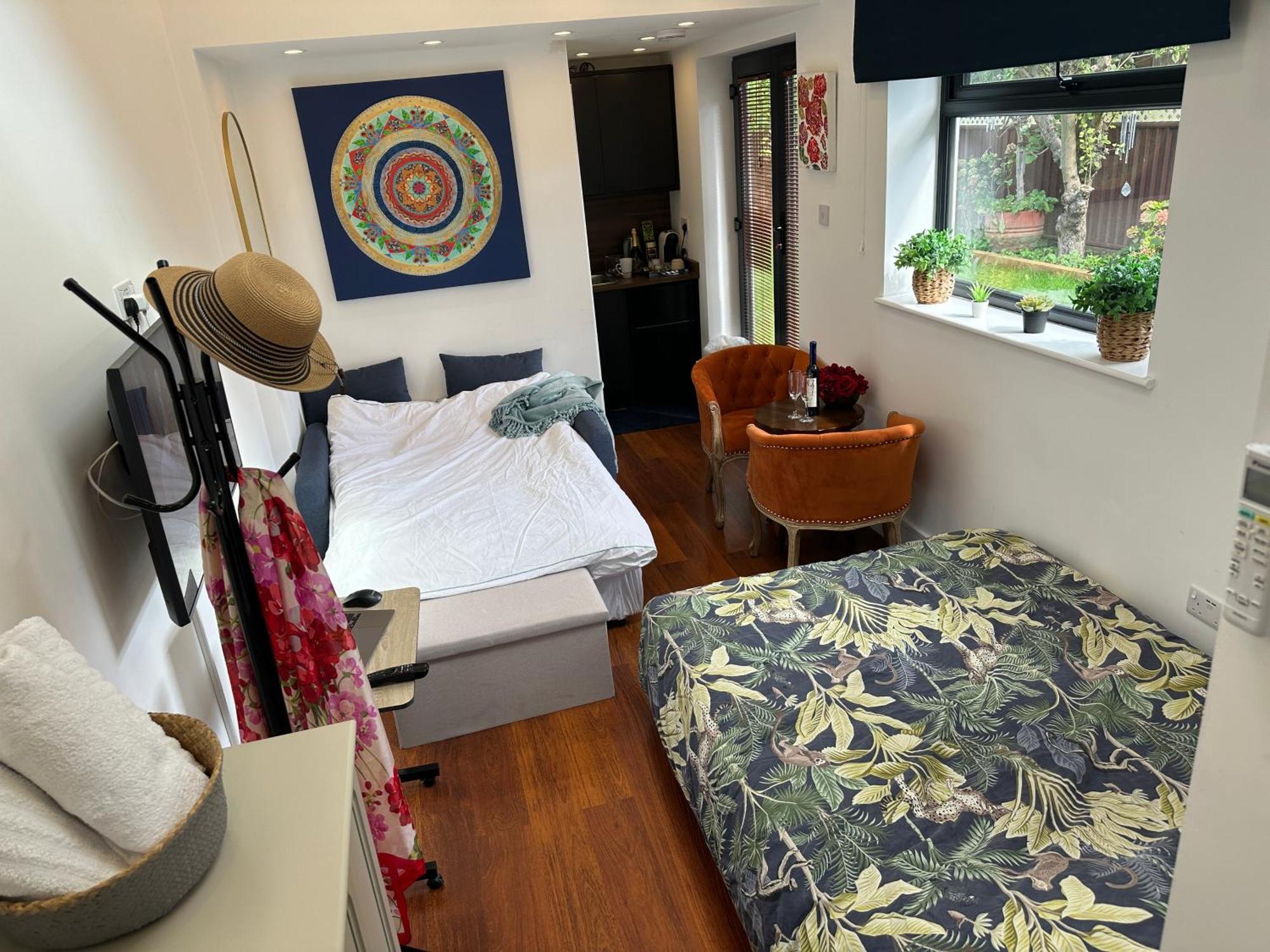 Bespoke Gallery Guesthouse 헨던 외부 사진