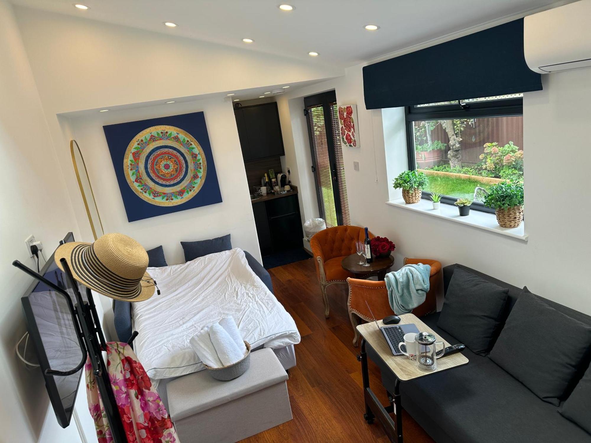 Bespoke Gallery Guesthouse 헨던 외부 사진