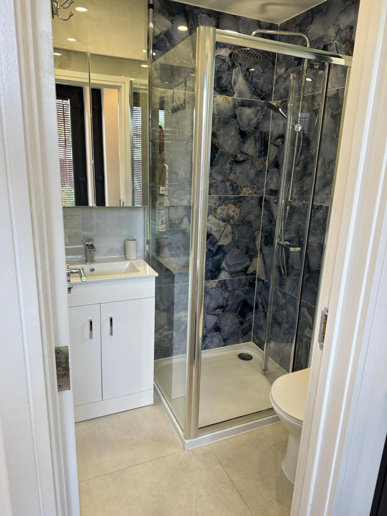 Bespoke Gallery Guesthouse 헨던 외부 사진